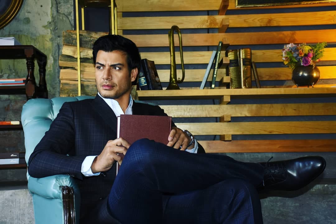 Andrés Palacios da vida a Miky Carreto en Tenías que ser tú