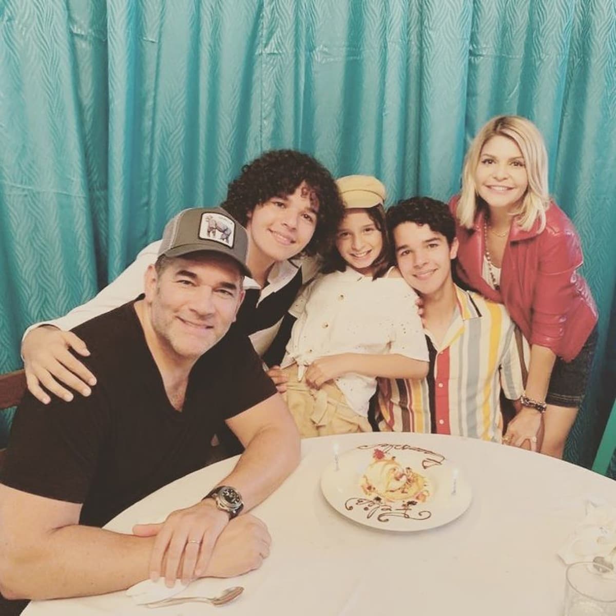 Hijo de Itatí Cantoral y Eduardo Santamarina se deja ver más que enamorado de su novia: ‘Parece luna de miel’