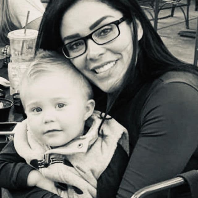 En esta misma publicación, Marichelo se dejó ver junto a sus hijos y sobrino, mientras que en la tercera fotografía apareció abrazando a Manu, quien luce completamente diferente.