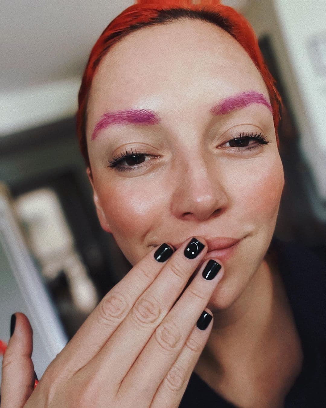 Regina Blandón: los ‘mil y un’ colores de los que se ha teñido la ceja