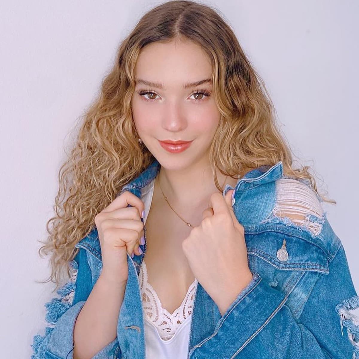 Mía, hija de Andrea Legarreta, luce irreconocible en foto