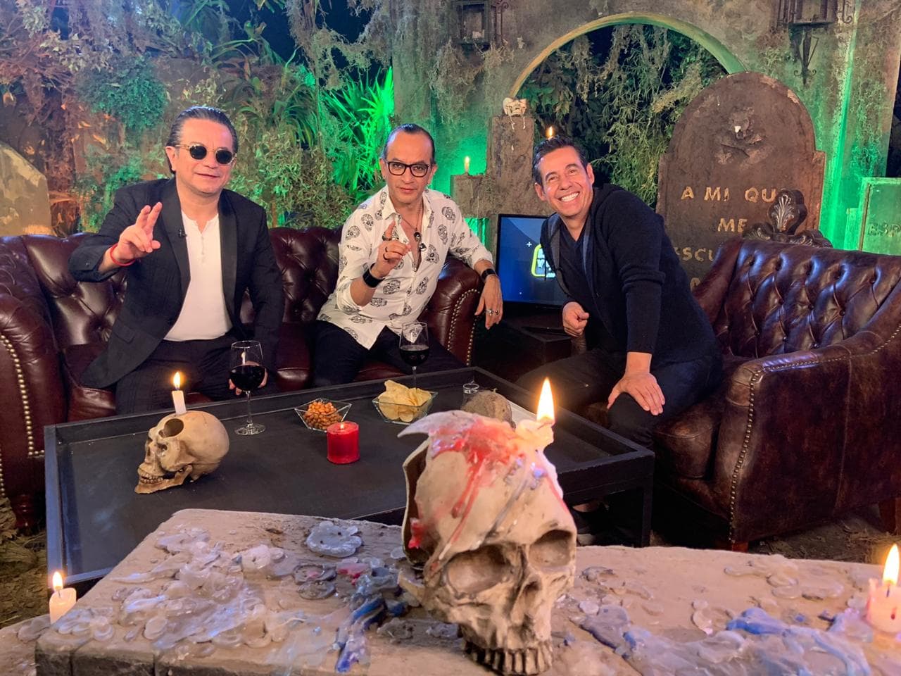 Freddy y Germán Ortega hablaron de sus inicios y de su regreso a Televisa con este programa en una entrevista que Yordi Rosado realizó en su set de grabaciones para el programa 'La última y nos vamos'.