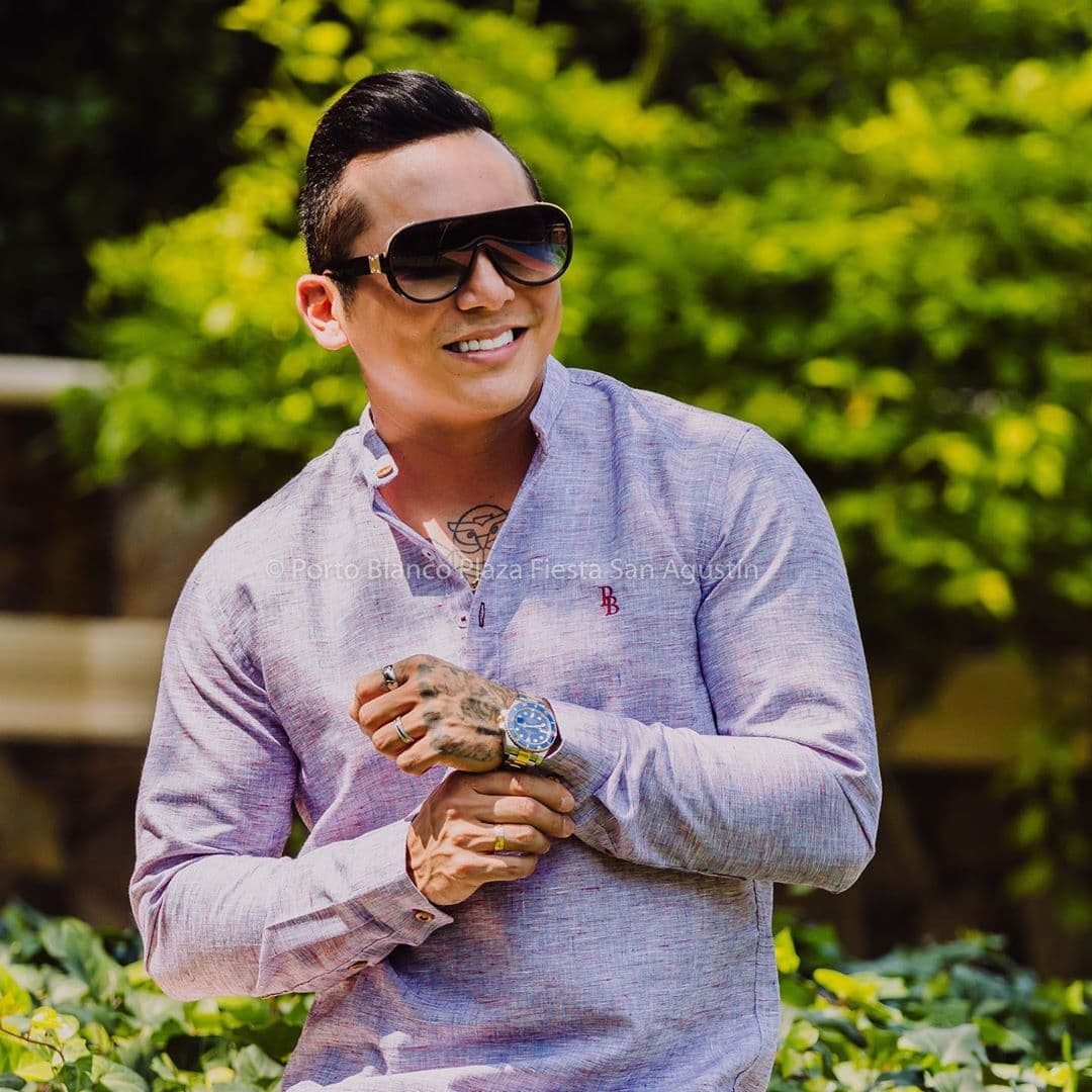 Edwin Luna sorprende al lucir faja y revela: ‘Me ayuda a quemar grasita’