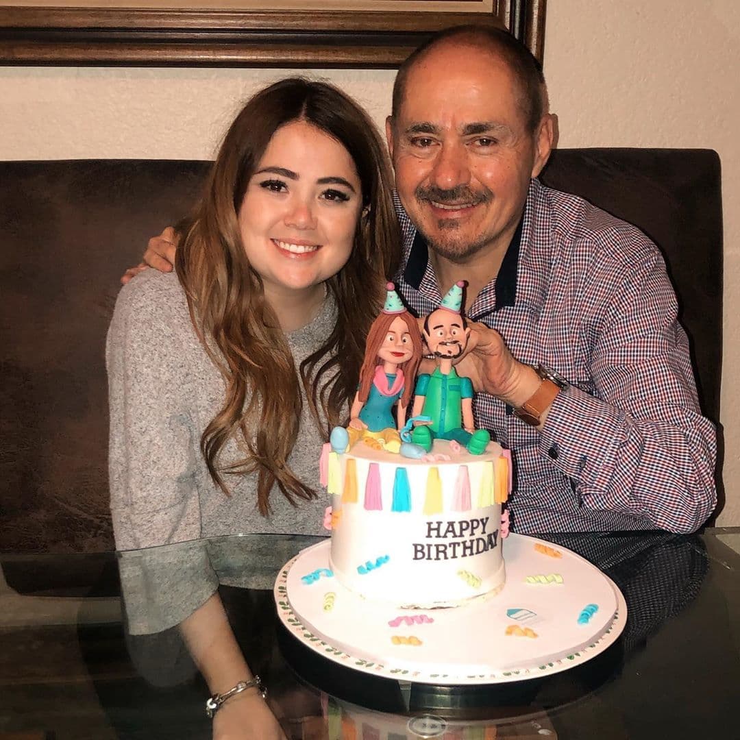 En junio pasado, Mariana Botas celebró a su papá Andrés Botas y afirmó: “Gracias por ser el mejor Papá del mundo. Le agradezco a Dios y a la vida haberme hecho tu hija. Gracias por enseñarme lo que en verdad importa en la vida, estar siempre en las buenas y en las malas y regalarme momentos inolvidables. Te amo con todo mi corazón”.