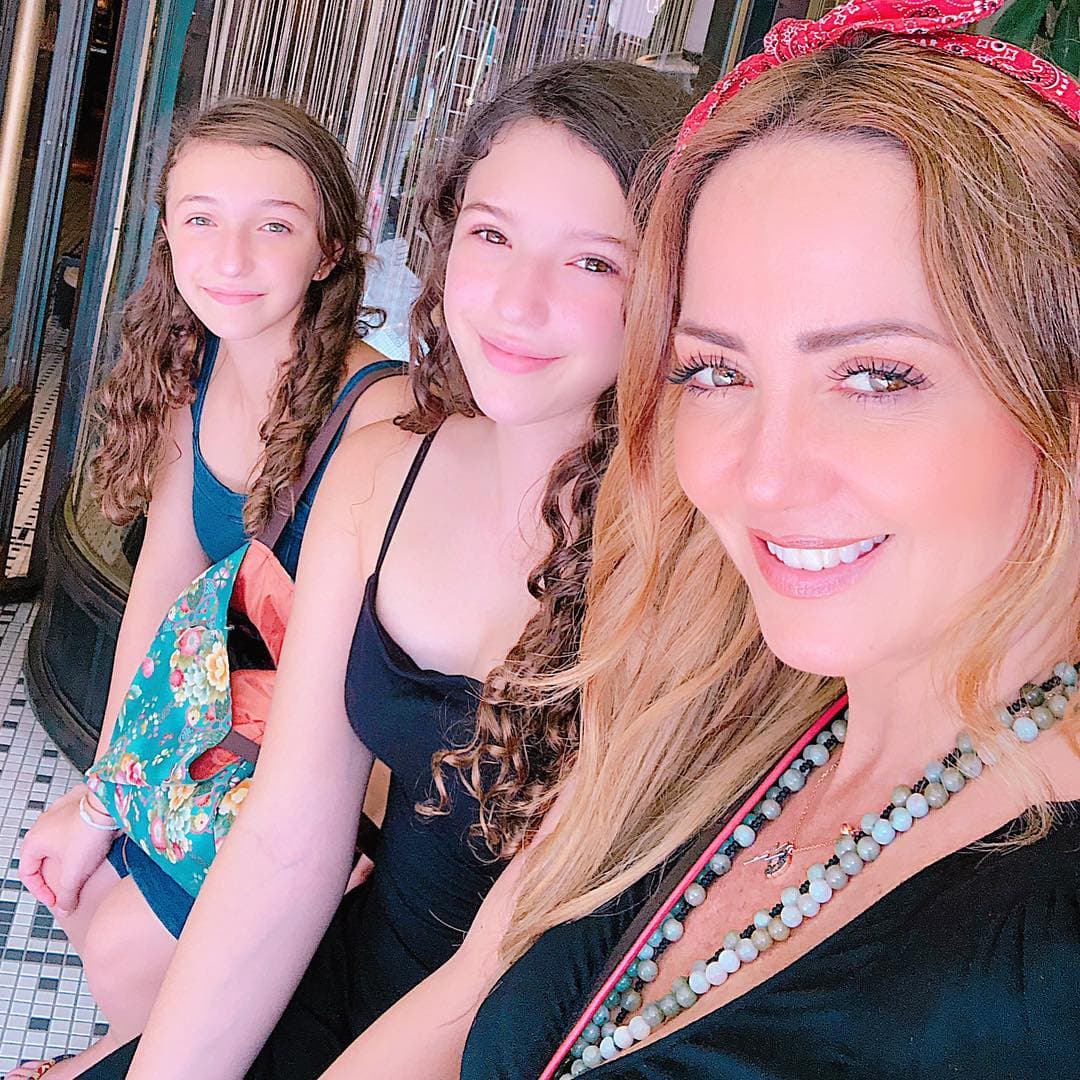 Andrea Legarreta habla de futuras escenas de amor de sus hijas: ‘Ni me digas que se me va el aire’