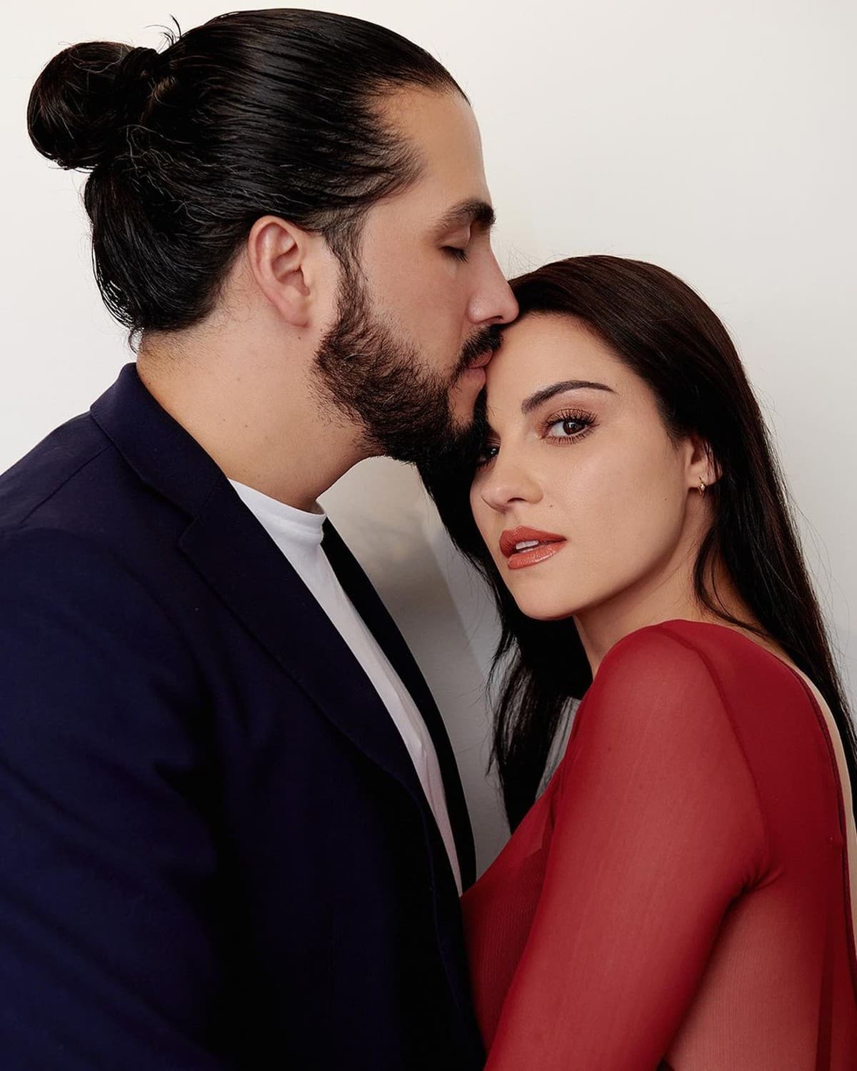 Maite Perroni canta tema de RBD y ¿se lo dedica a su novio Andrés Tovar?