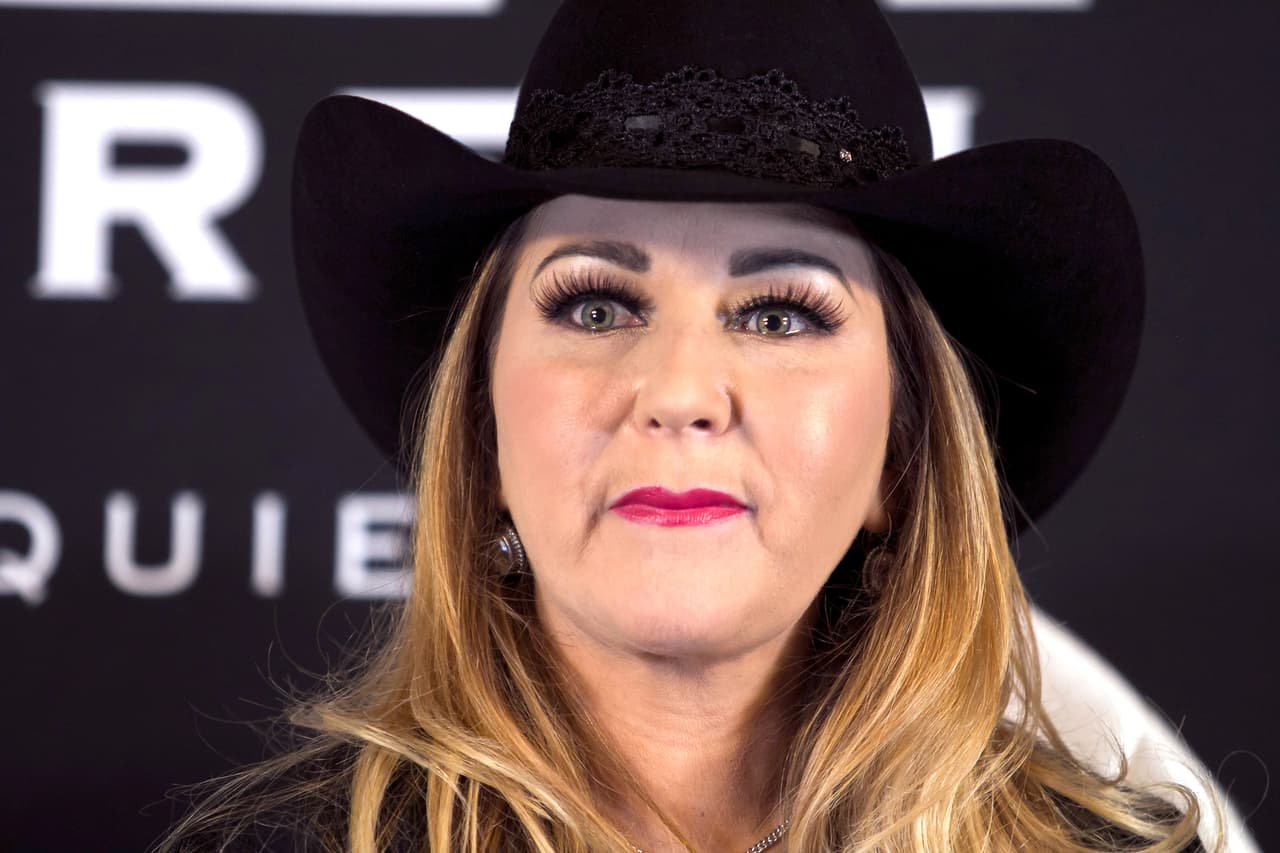 Alicia Villarreal, en llanto, recuerda la trágica muerte de su hermano