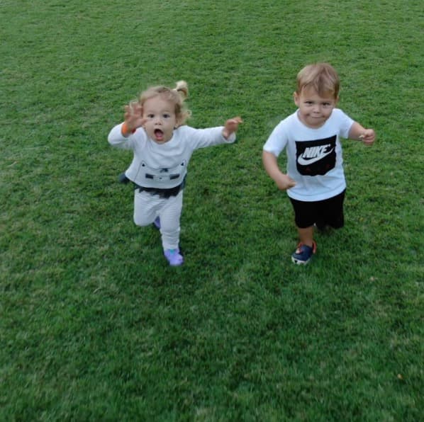 “Cuando llevas con alguien tanto tiempo, tienes esa conexión especial e hijos, es lo mismo que estar casado. Que hagamos o no una boda no cambiará las cosas. La conexión está ahí, estamos más unidos que nunca”, expresó.