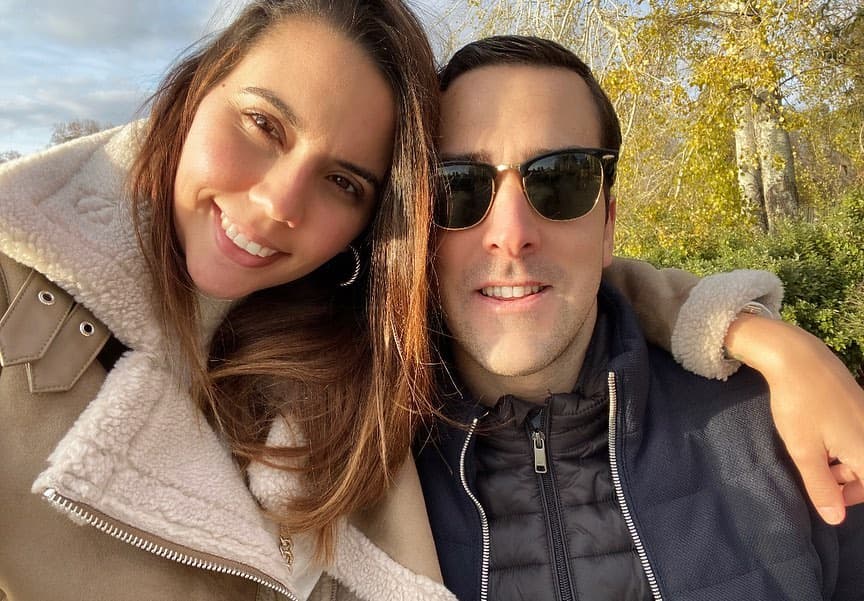 Este viernes 20 de marzo, Julián Gil anunció en redes sociales que la boda religiosa de su hija Nicolle quedaba suspendida, debido a que le habían detectado cáncer a su yerno Iñigo Ariño, quien se centraría por completo en su recuperación.