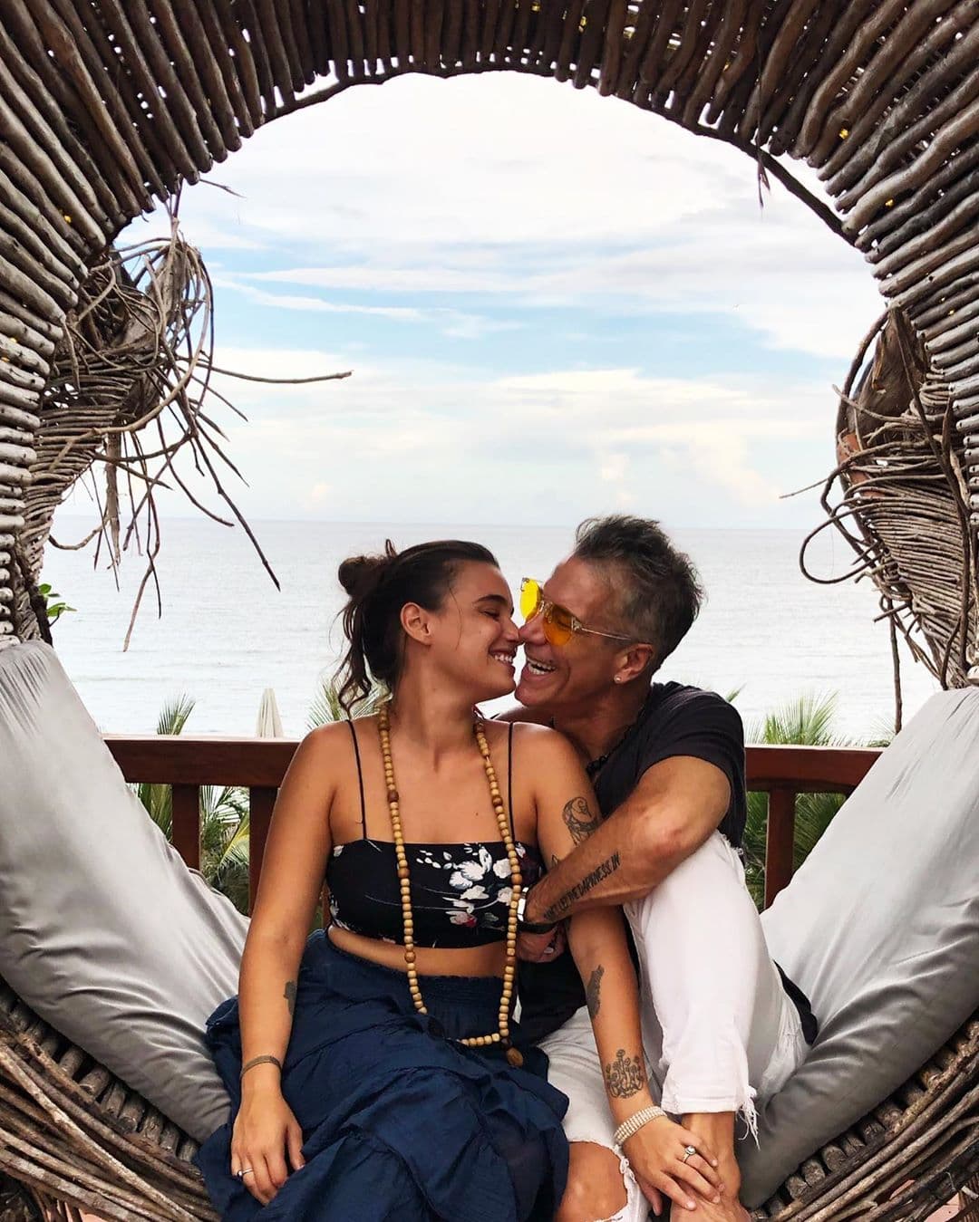 Ya con planes de boda, la pareja tuvo que suspender su enlace civil a causa de la pandemia del Covid-19. Sin embargo, el actor reveló que la ceremonia religiosa seguía en pie y que ocurrirá en diciembre, también en Tulum.