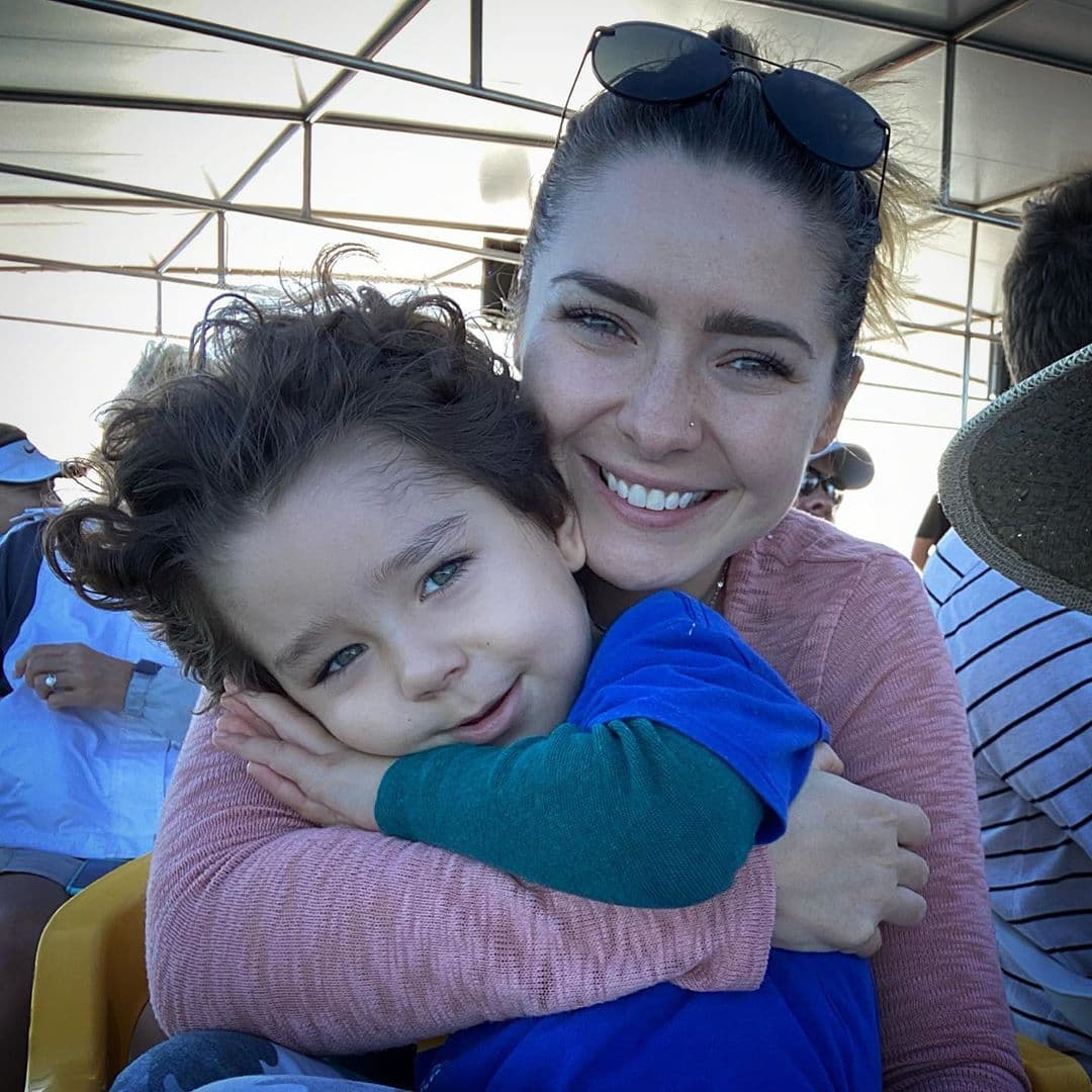 Hijo de Ariadne Díaz hace travesuras con el maquillaje de la actriz: “¡Quiero llorar!”