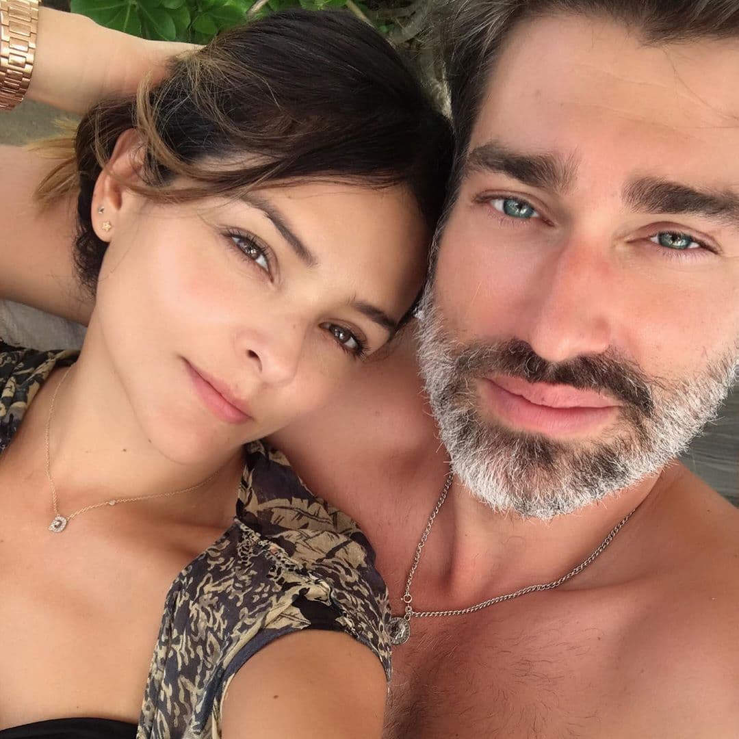 Aunque, Leo Clerc lleva un bajo perfil, desde que contrajo nupcias con la actriz es más común verlo en diversas fotografías en el perfil de Instagram de Grettell Valdez.