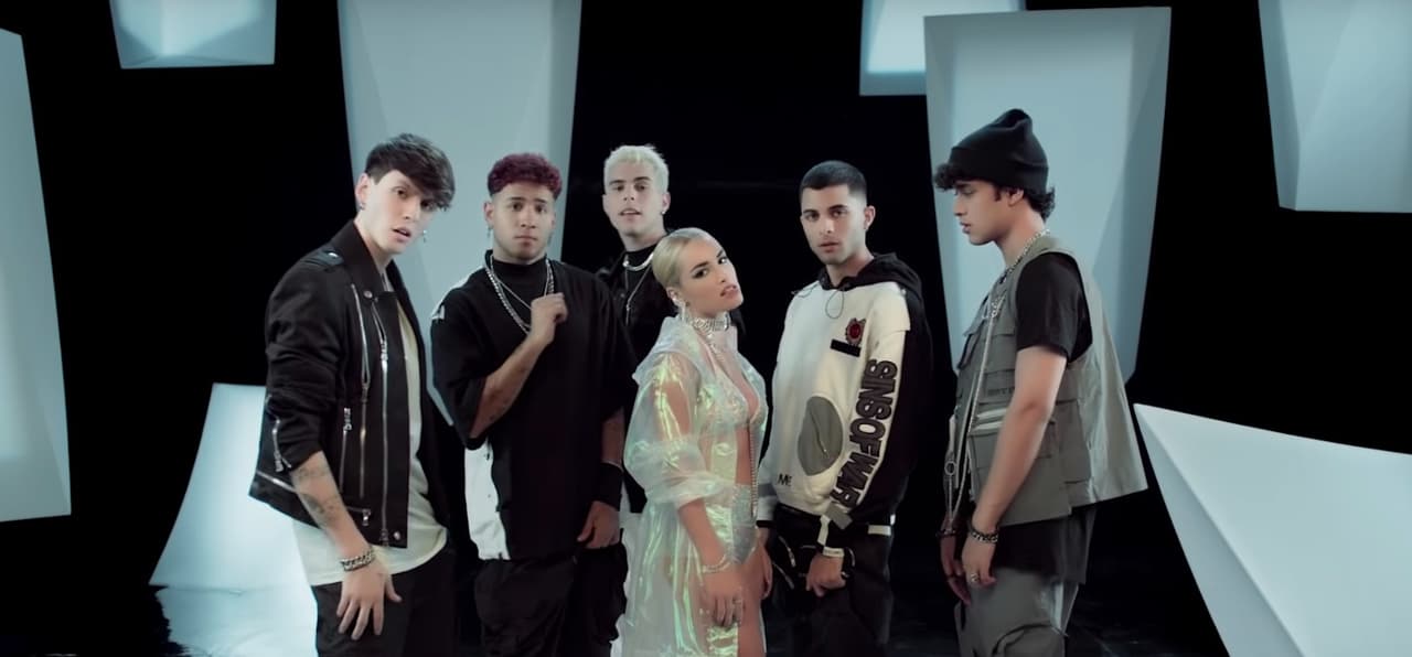 CNCO acompaña a Lali en su nuevo video 'Cómo así'