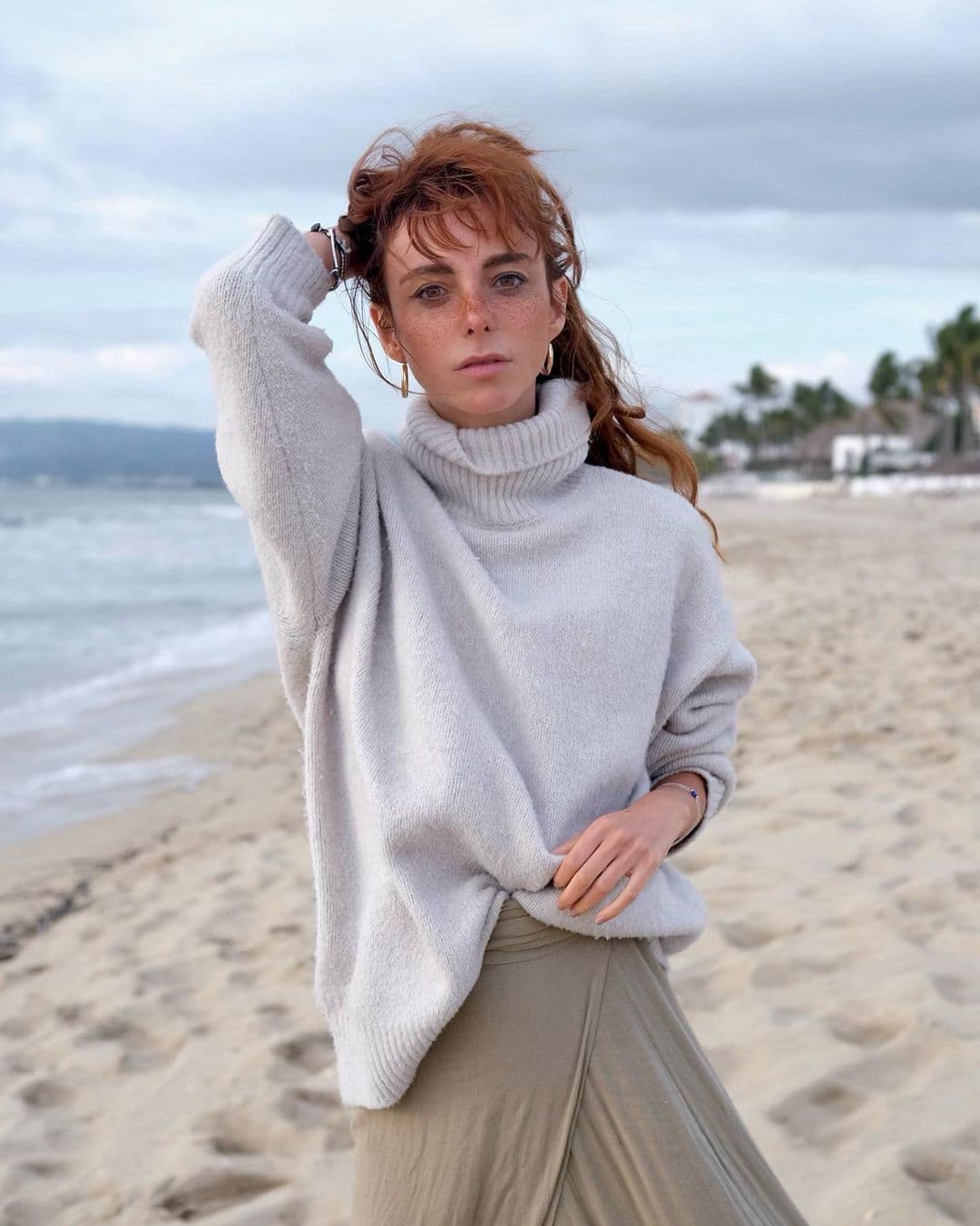 Natalia Téllez derrite las redes con foto de su infancia junto a sus padres y hermana