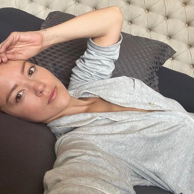 Fernanda Castillo roba el aliento al exhibir vientre marcado a casi un año de convertirse en mamá.