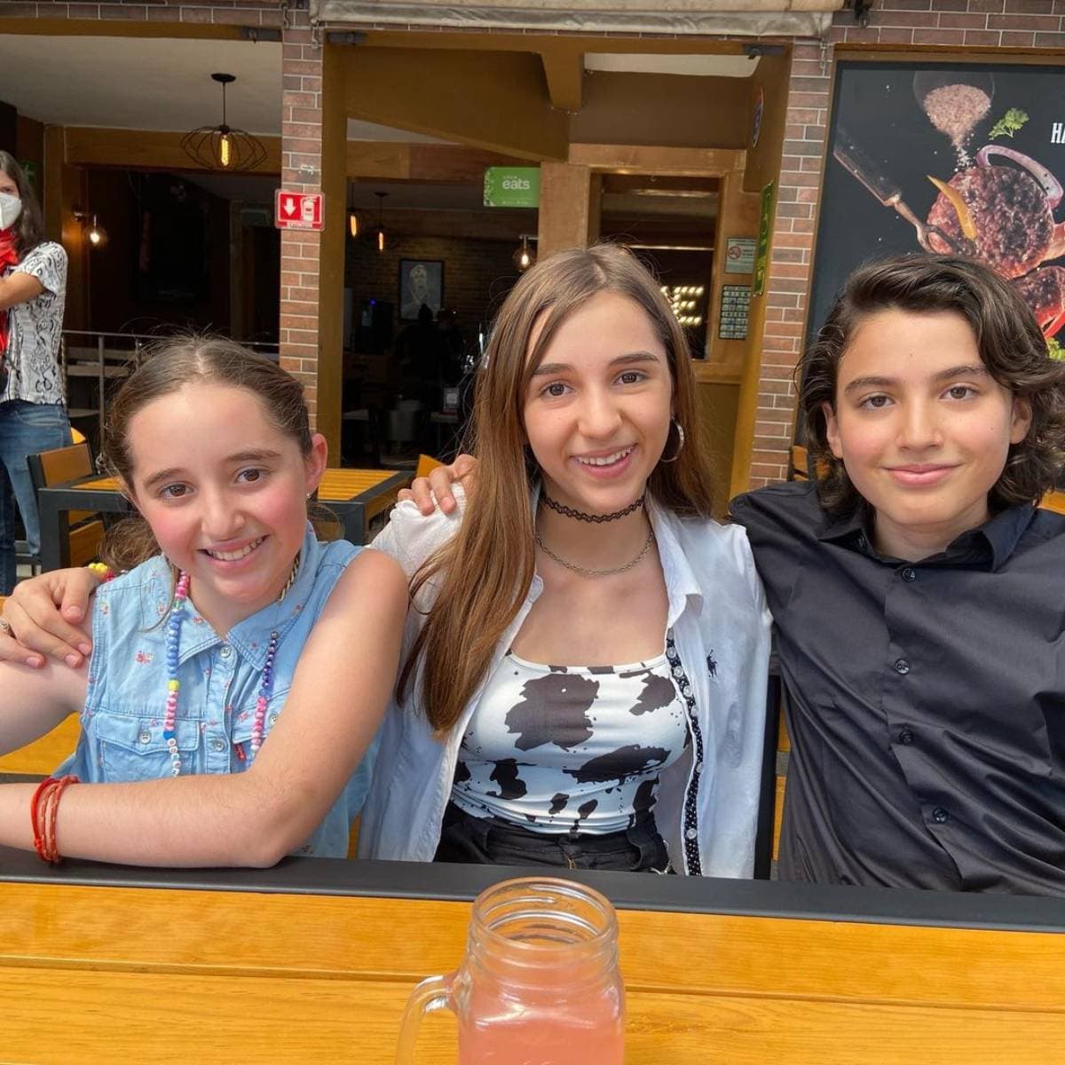 Las adolescentes son tan cercanas, que en el reciente cumpleaños de su hermana conmovió con su mensaje de felicitación.