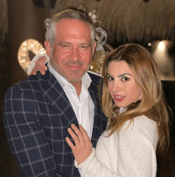 Arath de la Torre, quien se ha unido como parte de los conductores estelares de 'Hoy' es un orgulloso esposo y padre de familia, junto a Susy Lu, con quien se casó en 2007 y tiene tres hijos: Gala, Luca y Lía.