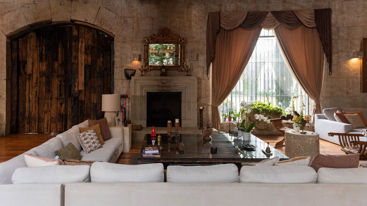 En su interior cuenta con amplios espacios para reuniones con familiares o amigos