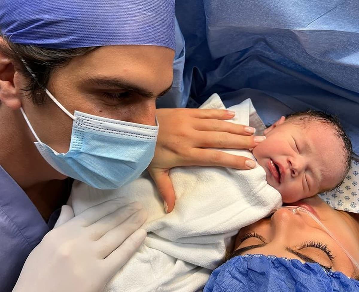 Fue este 8 de diciembre cuando Ximena Navarrete anunció el nacimiento de su primera hija a través de las páginas de la revista ¡HOLA! México, donde se publicó la primera fotografía de la bebé y hasta su nombre: Ximena.