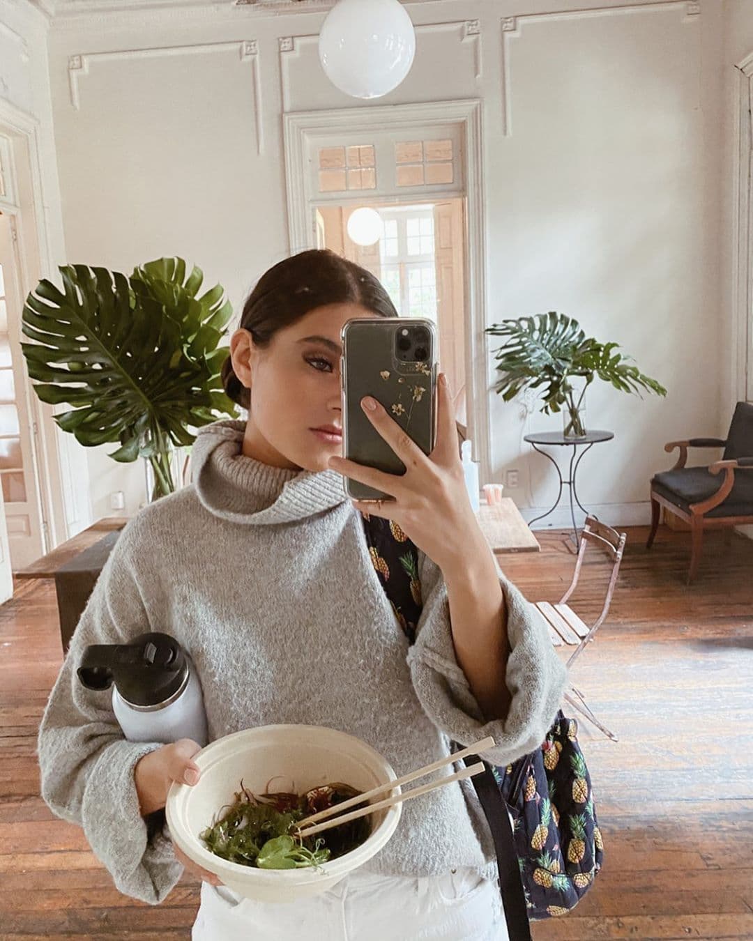 “Minaluk, daría la vuelta al mundo sin parar con tan solo verte un instante, está todo listo para cruzar el puente tú y tus valiosas decisiones. Disfruta y detén el tiempo siempre que lo requieras. Te amo”, agregó.