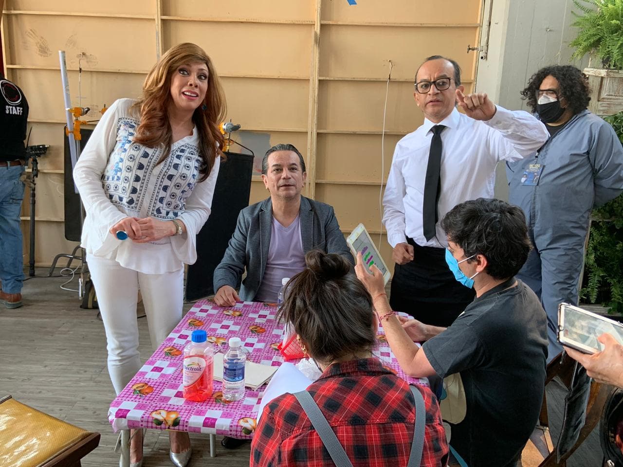 Cynthia Klitbo fue la invitada del primer programa, donde realizó los sketches de 'El hipnotizador' y 'El mismo vestido'.