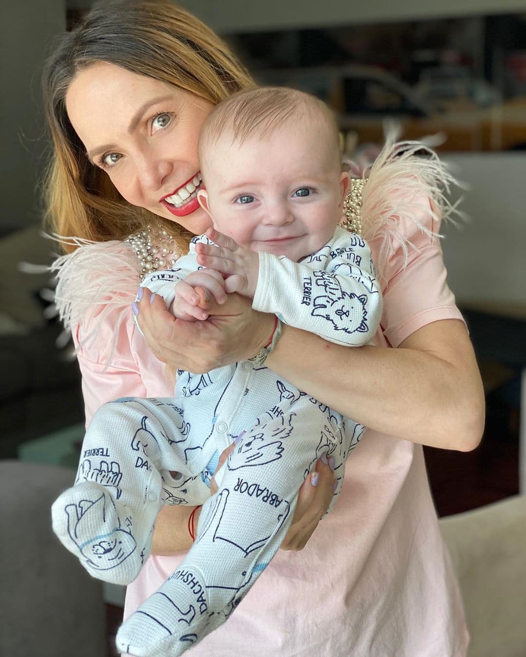 Erika Zaba remodela la habitación de su hijo y muestra desde el columpio hasta el nuevo decorado