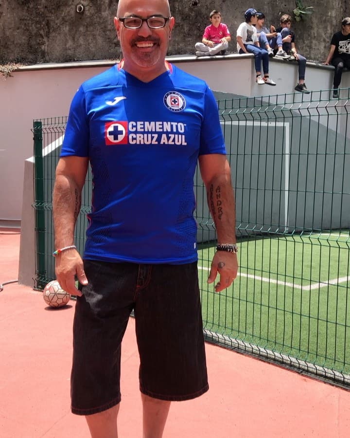 Juan Carlos Casasola también es un gran fanático del azul.
