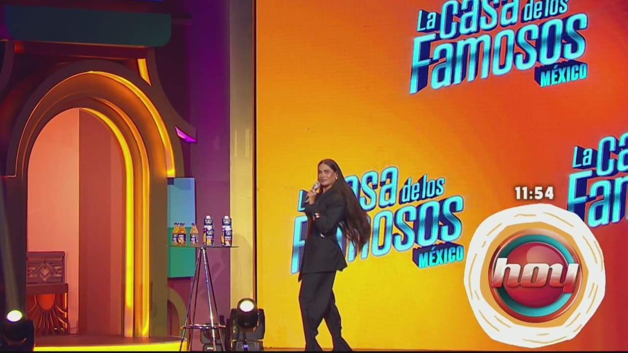 Galilea Montijo presume nuevo look.