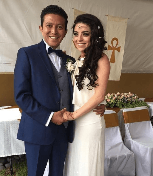 Fue en una íntima ceremonia que Isfel y Bernal se dieron el sí frente a Omar, el único hijo de la actriz, y quien es fruto de una relación anterior.