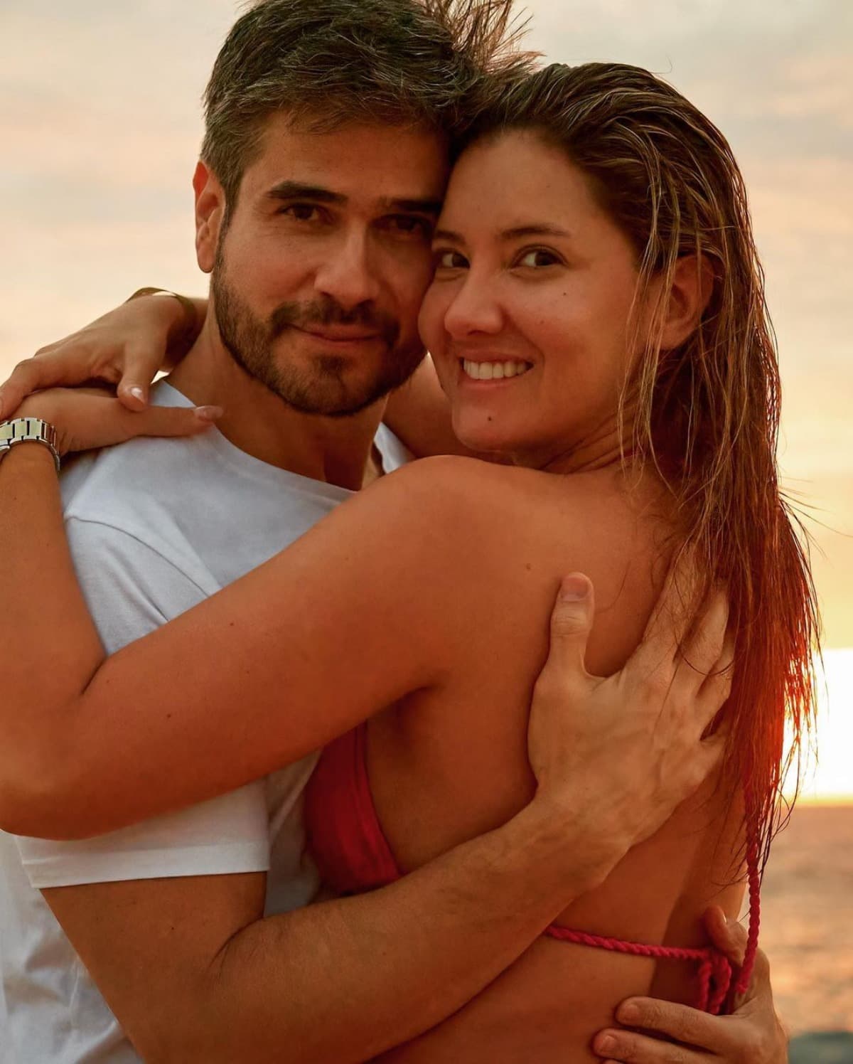 La modelo y el actor protagonizaron románticas fotos, sin imaginar la reacción que provocarían