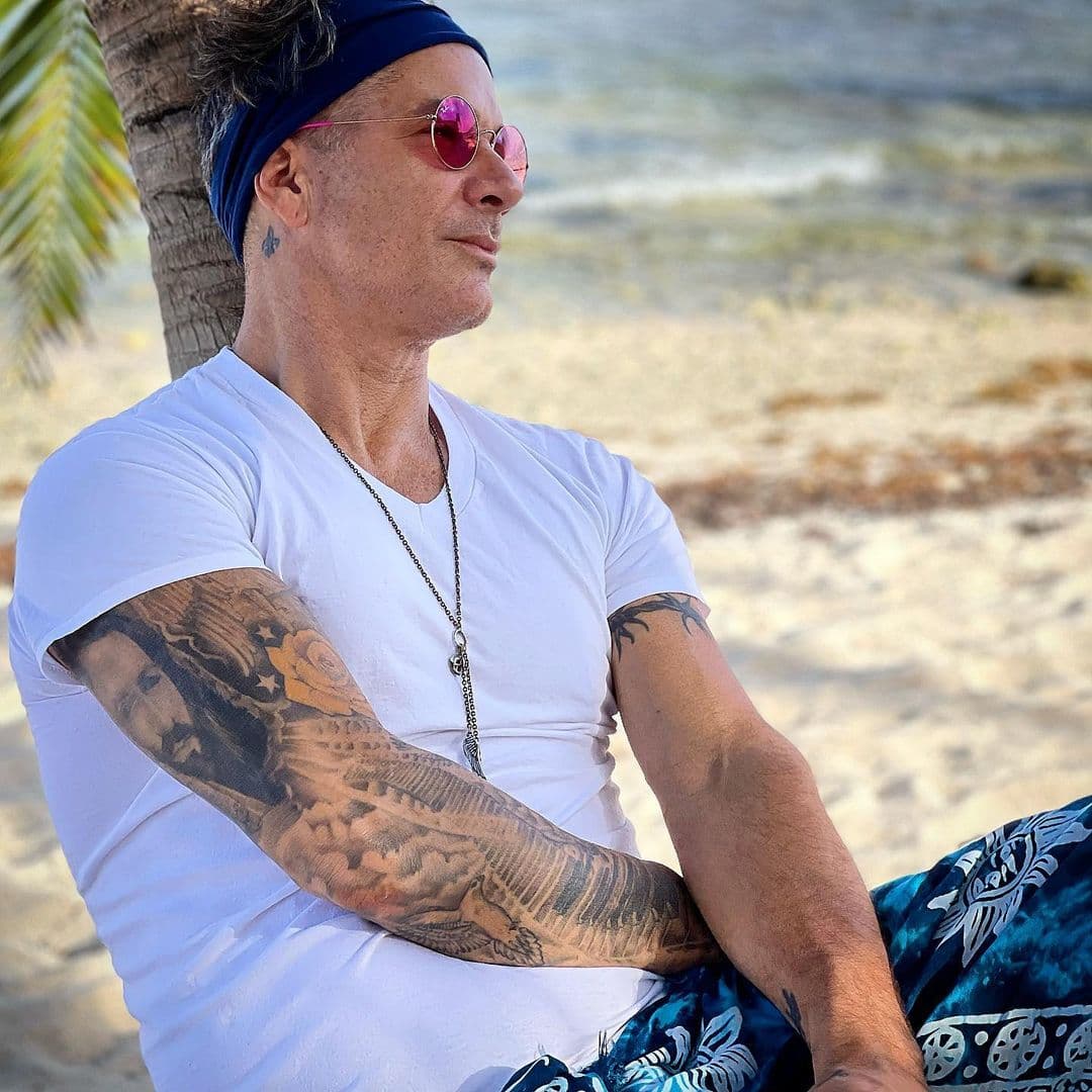 Fernando Carrillo muestra por primera vez a su segundo hijo y responde a quienes lo llaman abuelo