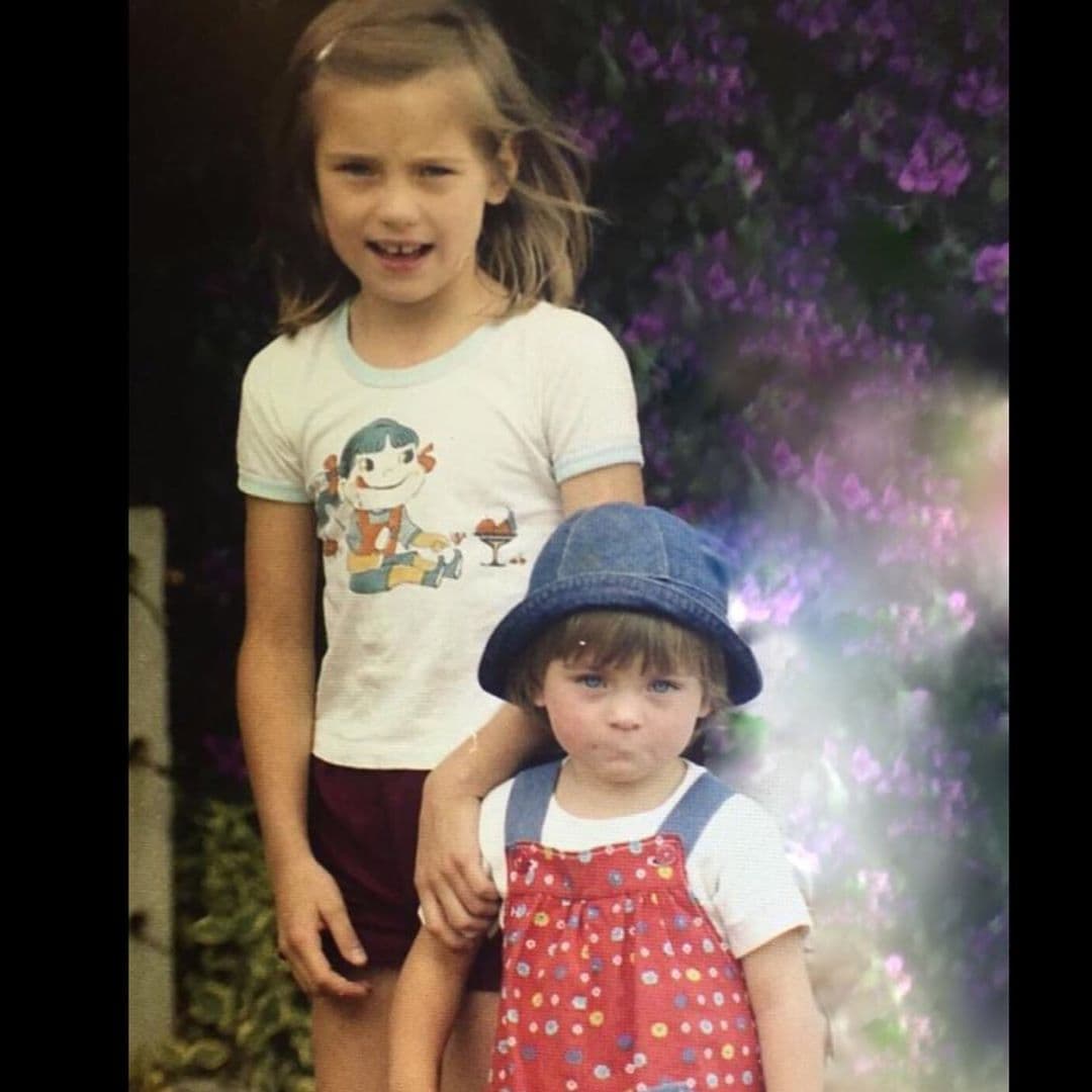"Los niños, inocencia y amor puro. Ningún niñ@ en el mundo, nunca, por ningún motivo debería de sufrir", comparti´ó Ludwika Paleta junto a una foto en la que también aparece su hermana Dominika.