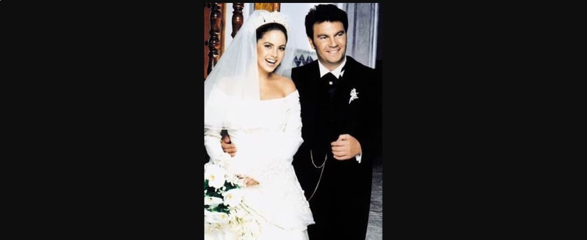 Lucero y Mijares contrajeron nupcias en enero de 1997. La boda se transmitió en televisión y se realizó en el Colegio de las Vizcaínas.