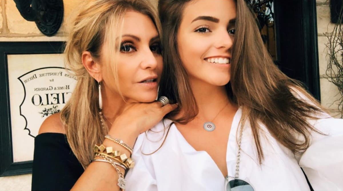 Hija de Daniela Castro demuestra con fotos que es idéntica a su mamá
