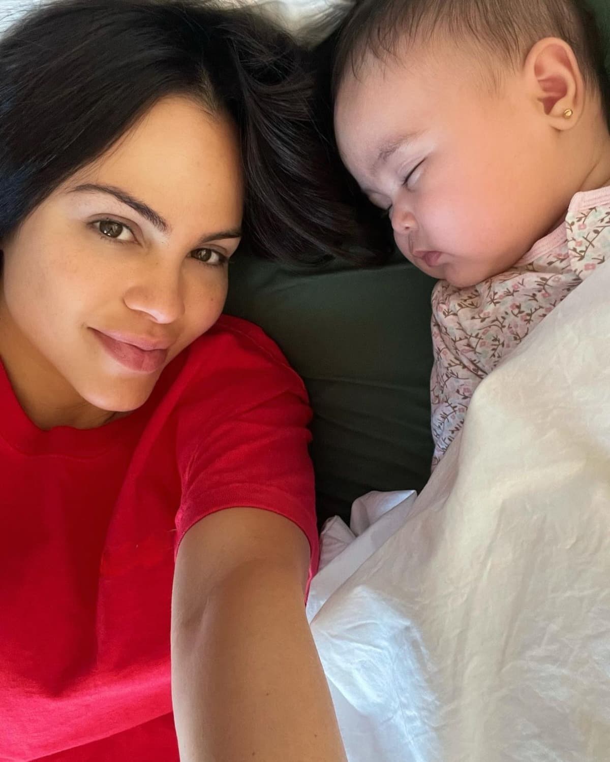 La pequeña, fruto de su relación con Raphy Pina, ha encantado en numerosas ocasiones con sus atuendos o haciendo tiernas caras.