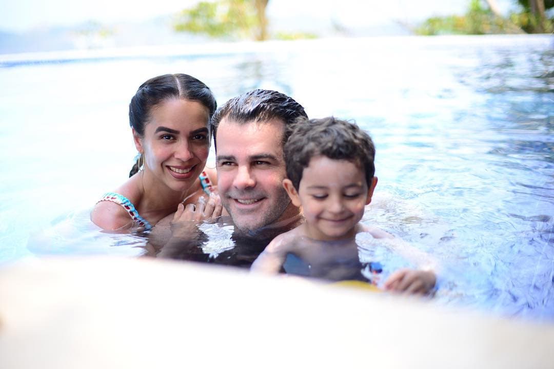 Biby Gaytán publica tiernas fotografías por el Día de las madres