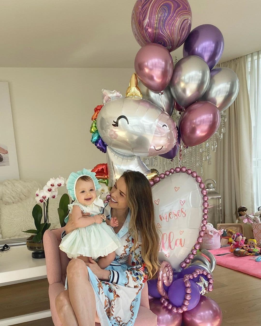 Sobre la pensión alimenticia que por derecho le correspondería a su hija, una vez finiquitado el divorcio, Marlene Favela aseguró que será ella quien se haga cargo de la manutención de la pequeña, tal como lo ha hecho desde el día uno en que llegó al mundo.