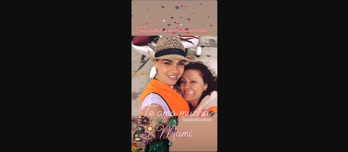 Tras recibir el anillo de compromiso, la actriz publico la inesperada foto