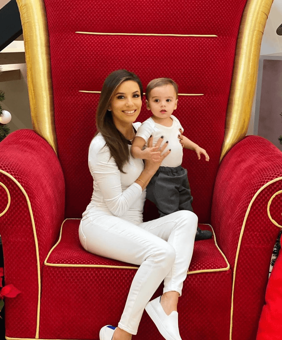 Santiago, el bebé de Eva Longoria, da sus primeros pasos