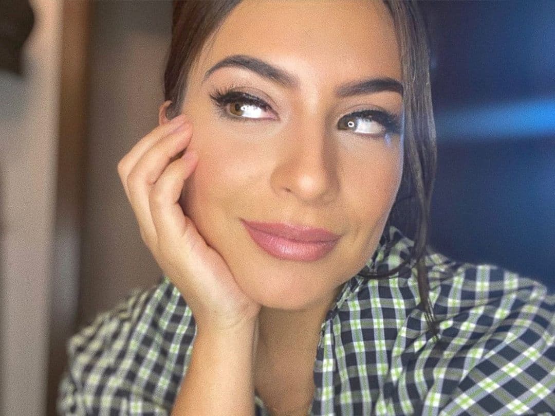 Ana Brenda, quien es muy cautelosa con su vida privada en redes, no ha dado más detalles al respecto de su relación, mientras que el empresario ha tratado de mantenerse alejado de la vida pública de su joven novia.