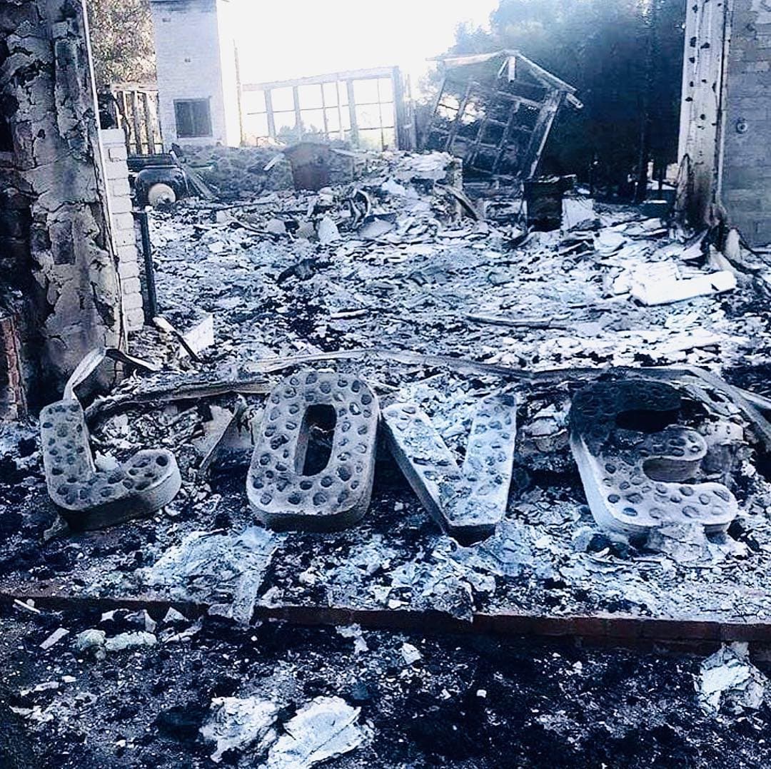 Liam Hemsworth y Miley Cyrus perdieron su casa en los devastadores incendios de California.