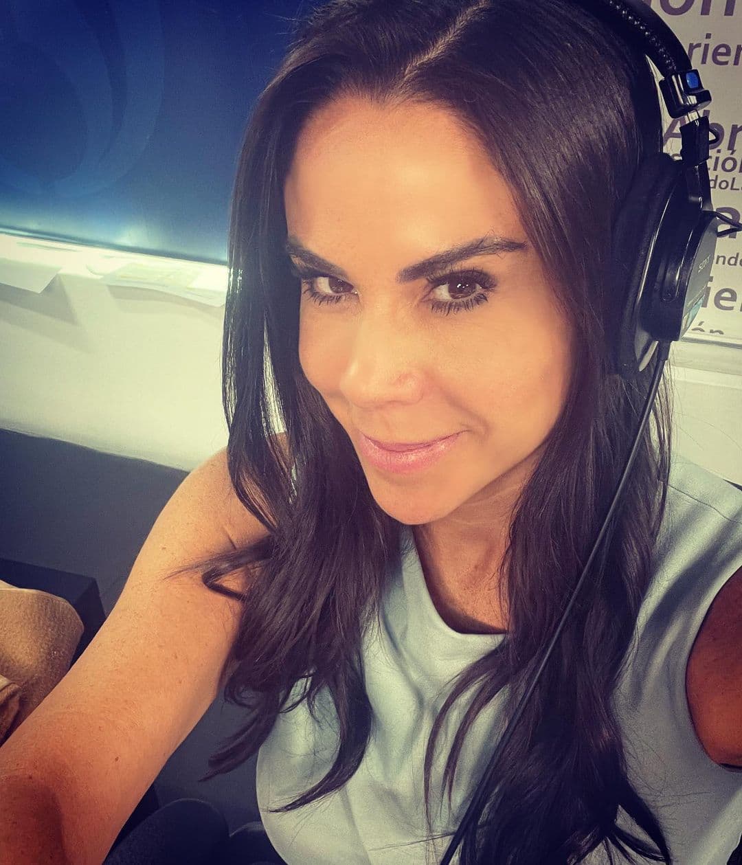 Paola Rojas muestra como nunca vientre plano y Natalia Téllez reacciona: “Paola, mi amor”