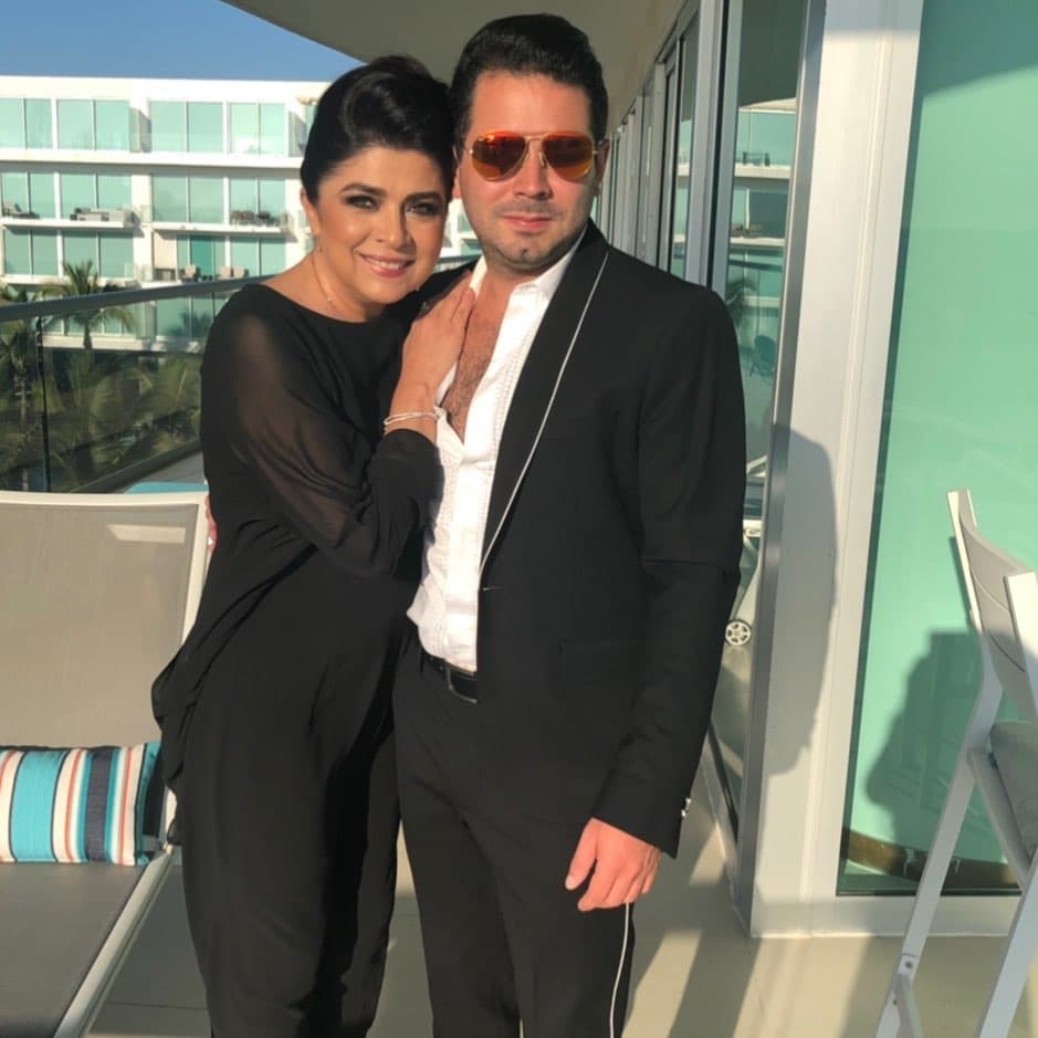 José Eduardo Derbez hace cómicas imitaciones junto a su media hermana y Victoria Ruffo