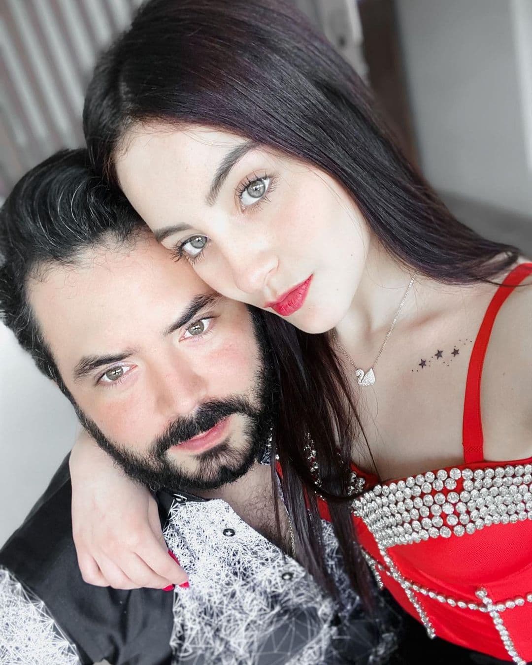 Novia de José Eduardo Derbez es tachada de tóxica por sus múltiples mensajes en redes sociales