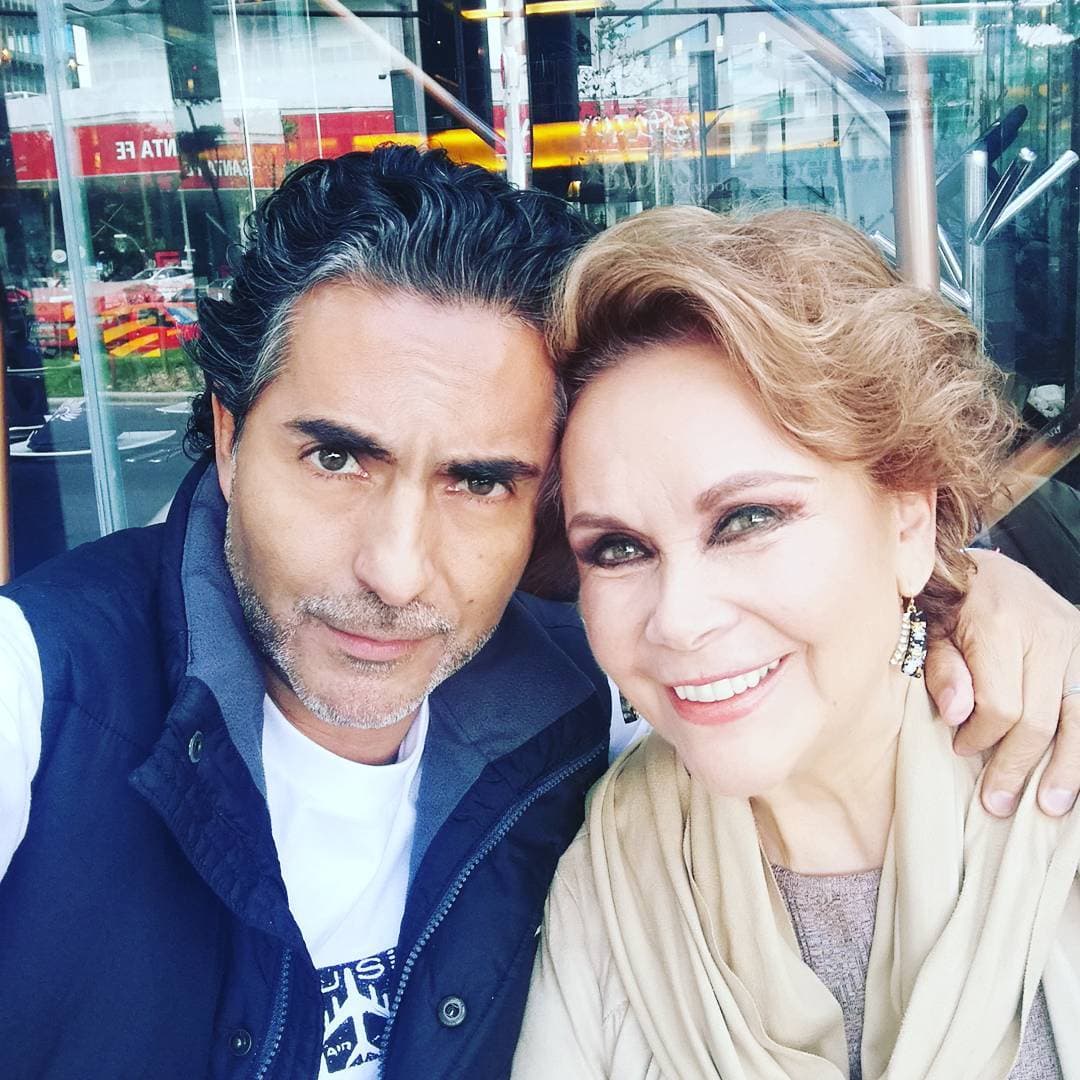 Presume la gran relación que tiene con su madre, la actriz Norma Herrera.