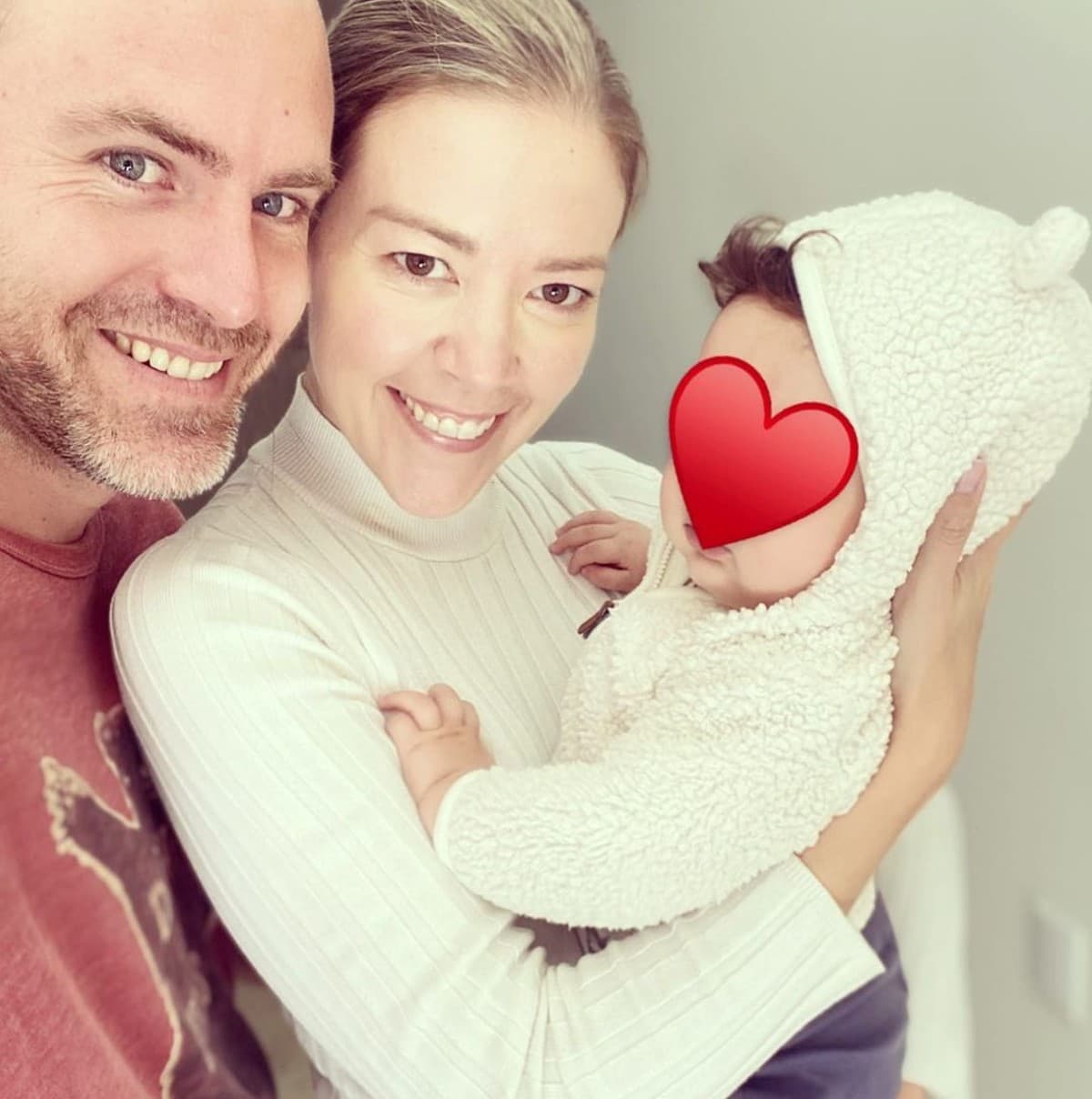 Fernanda Castillo celebra el primer cumpleaños de su hijo Liam y conmueve con foto inédita desde el hospital.