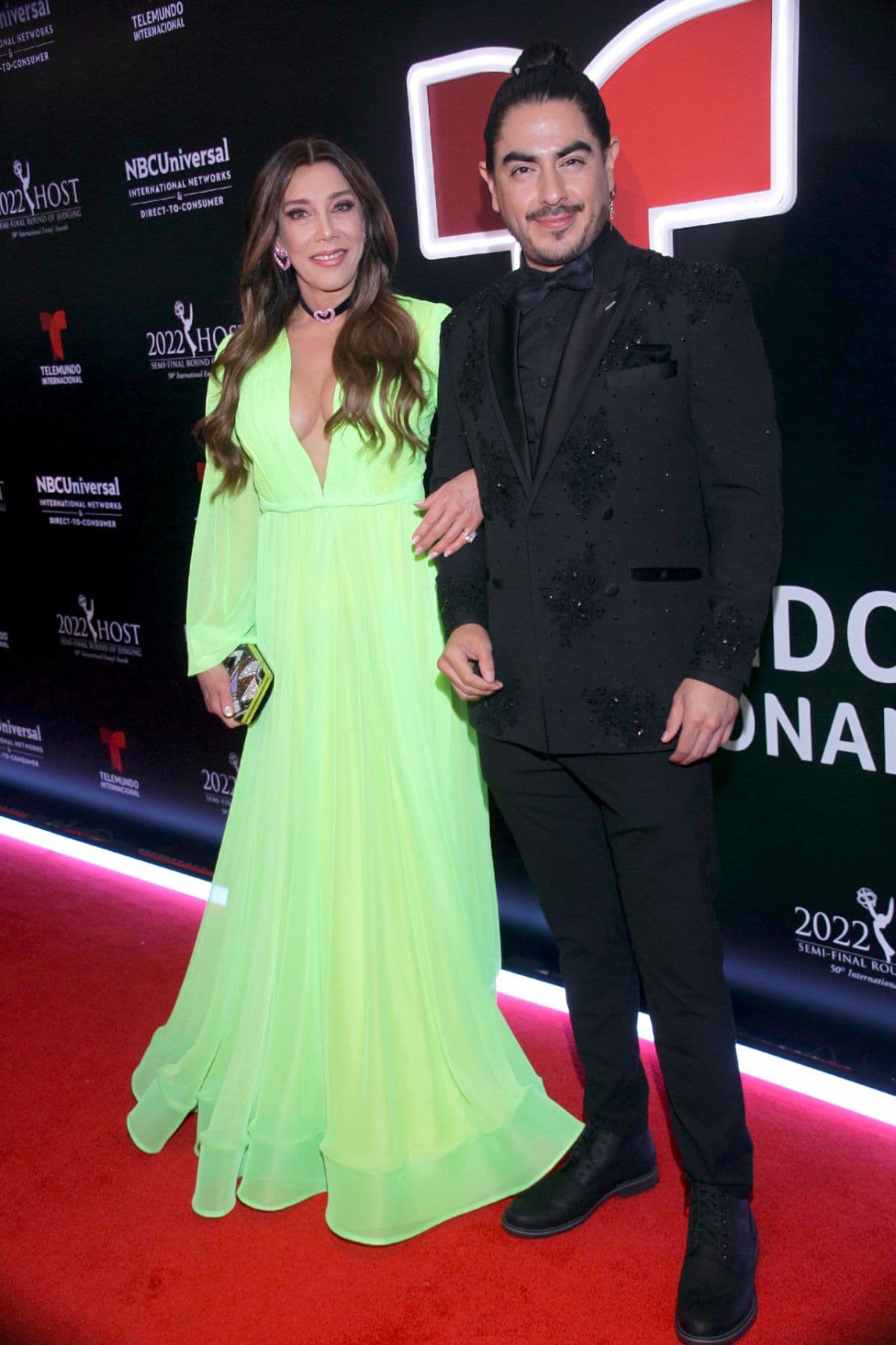La actriz se dejó ver con su expareja en una alfombra roja.