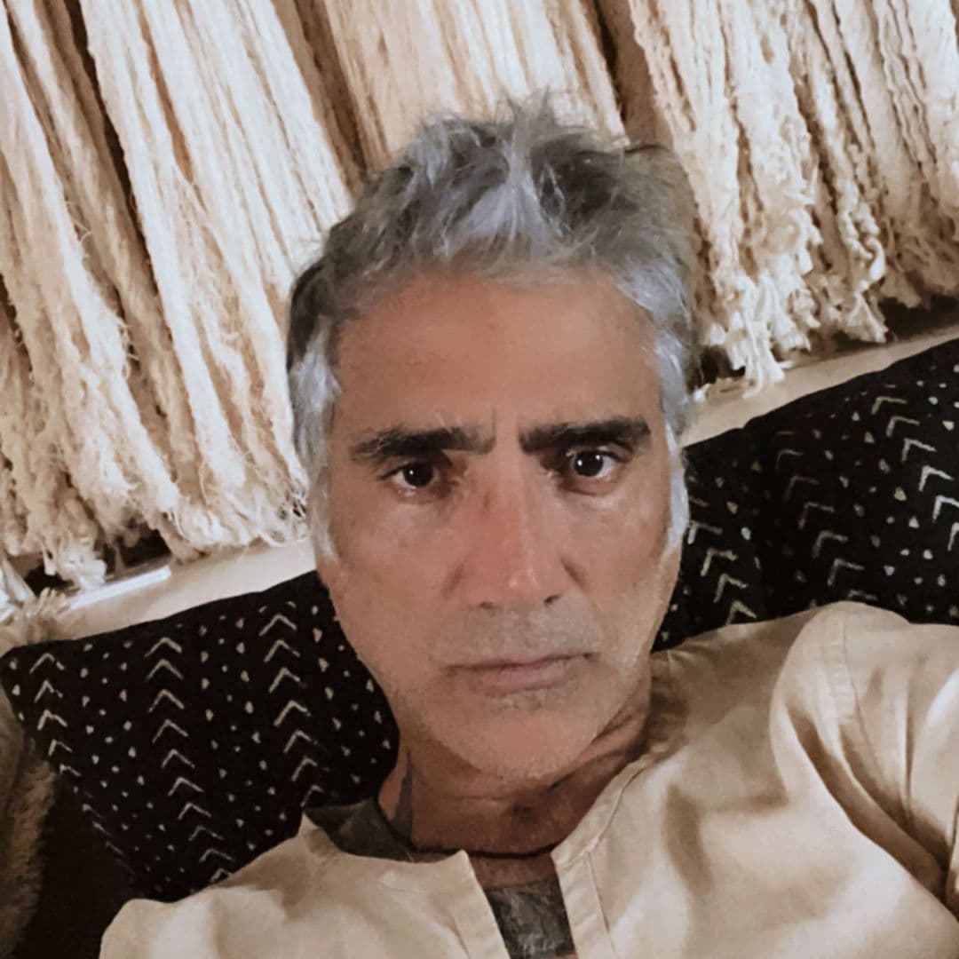 Alejandro Fernández aparece con radical transformación y divide opiniones