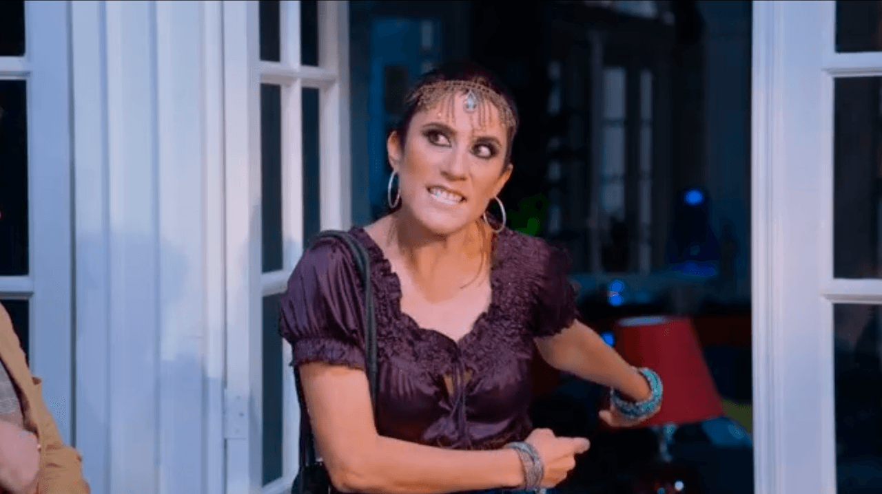 Montserrat Marañón se dio a conocer con muchos por su personaje de 'Betza' en 'María de todos los ángeles', pero después de que terminó , realizó una participación especial también para la producción hermana de 'Vecinos': 'Mi querida herencia' en su segunda temporada.