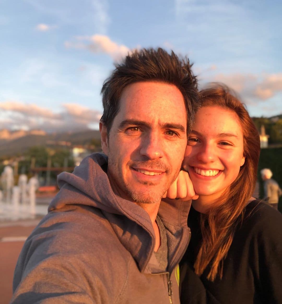 Mauricio Ochmann impacta con atrevido baile junto a su hija Lorenza y fans dicen: ‘Parecen hermanos’